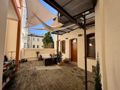 Seltenes Innenhofhaus mit Terrasse & Balkon – eigenes kleines Haus mitten in der Stadt