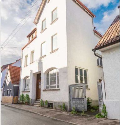 Leerstehendes Zweifamilienhaus mit Potenzial zur Erweiterung