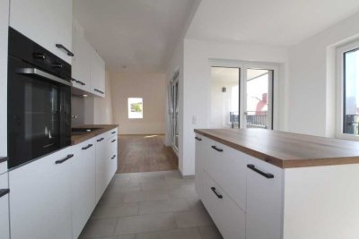 ** Helle 4 Zimmer mit Kochinsel und Loggia in ruhiger Seitenstraße **