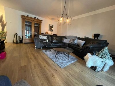 Moderne 2-Zimmer-Wohnung mit Balkon im 1. OG