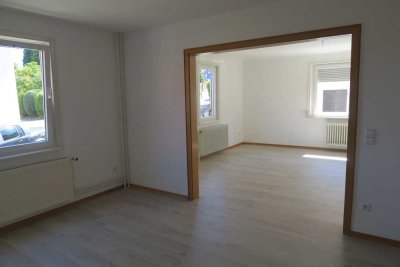 Schöne, große und helle 4-Zimmer-Wohnung mit Einbauküche und Garten in Dobel
