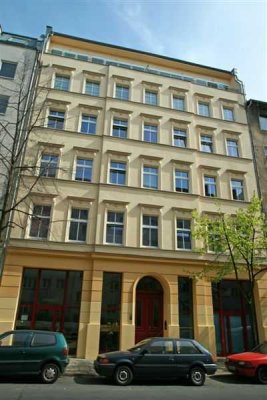 Top sanierter Stuckaltbau, 2-Zimmer + große Wohnküche mit Balkon