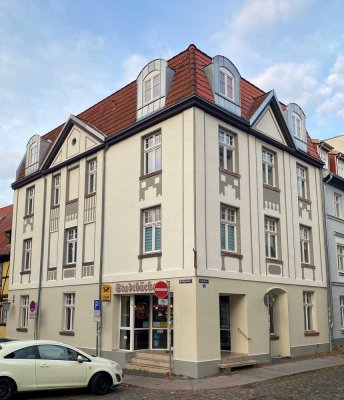 Schöne 1-Raum-Wohnung in der Schillstraße mit Einbauküche