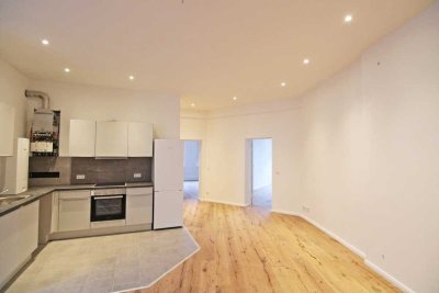 Bildschöne, modernisierte Altbauwohnung mit Parkett, EBK und 2 Balkonen!
