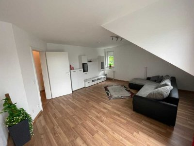 Helle, ruhige 2-Zimmer-DG-Wohnung mit Balkon und Einbauküche in Markt Schwaben