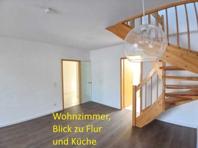 Helle 2,5-Zimmer Maisonette-Wohnung im 4. OG mit Balkon in Hamburg-Schnelsen