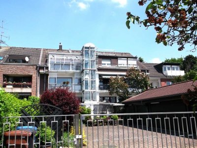 Hochparterre mit Balkon und Gartenanteil