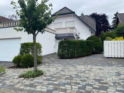 Zentrale und luxuriöse 2-Etagenwohnung mit Garten zu verkaufen