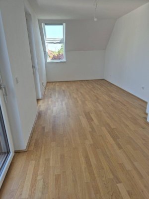Dachgeschoßwohnung mit großer Wohnküche und 3 Terrassen