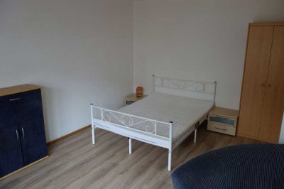 Geschmackvolle 1-Raum-Hochparterre-Wohnung mit Balkon und EBK in Stuttgart