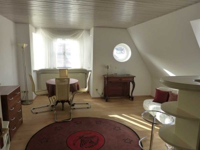 Möblierte Dachgeschosswohnung mit EBK in der Innenstadt