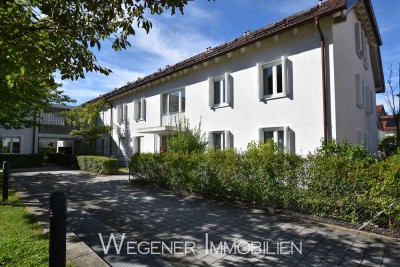 *** Neuwertige, attraktive 2-Zi-DG-Wohnung mit EBK und TG-Einzel in guter Lage Putzbrunn! ***