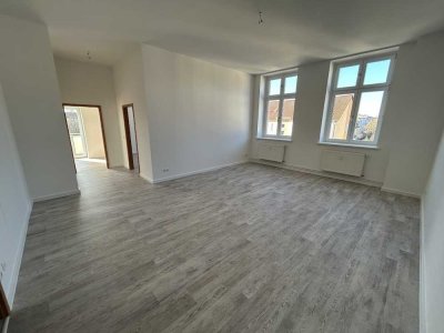 Schnell sein! Helle 3-Zimmer-Wohnung mit Balkon frisch renoviert!