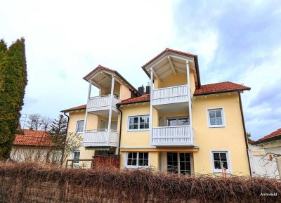 KAINZ-IMMO.DE- charmante und lichtdurchflutete 2-Zimmer-DG-Wohnung mit Balkon und EBK