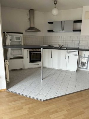 Schöne kleine 2-Raum-Wohnung mit Einbauküche