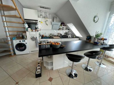 Maisonetten Stilvolle, neuwertige und geräumige Dachgeschoß Wohnung in  Frankfurt mit Taunusblick