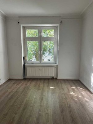 Charmante 2- Zimmer Altbauwohnung in Bahnhofsnähe zu vermieten!