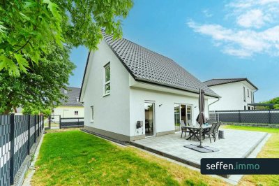 Neubau mit Energieeffizienz A+: Frei stehendes, massiv gebautes EFH mit großem Garten & Terrasse