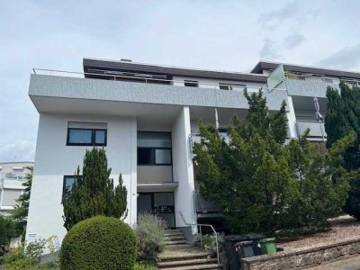 Sehr gut ausgestattete Penthouse-Wohnung mit Garage