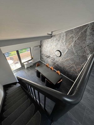 Erstbezug: Frisch renovierte moderne 5-Zimmer-Maisonettewohnung mit Weitblick, Baden-Baden