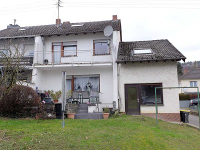** Gemütliches Reihenendhaus mit Sonnenterrasse und sehr großer Garage **
