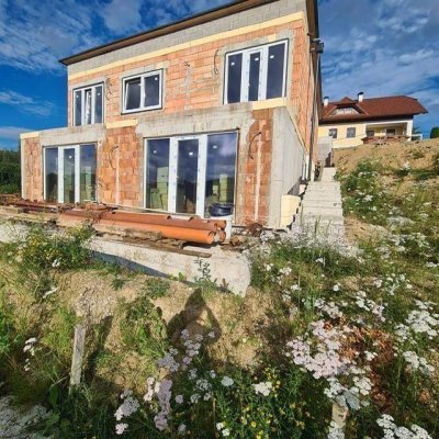 Belagsfertiges Ziegelhaus (Edelrohbau) mit 67m2 Wohn/Essbereich - mit großem Grundstück, eventuell abtrennbar