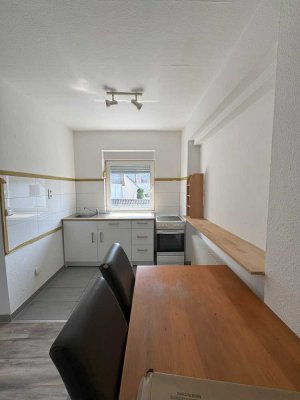 Frisch sanierte, stilvoll möblierte 2-Zimmer-Wohnung