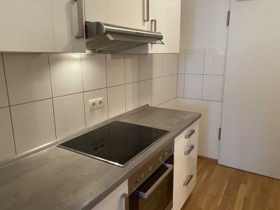 *Direkt an der S-Bahn * möblierte 1-Zimmer Wohnung mit EBK * Parkett * Terrasse*