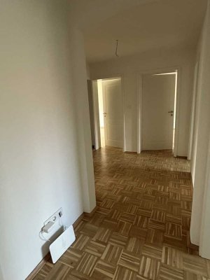Gut geschnittene 4-Zimmer-Wohnung zu vermieten - Erstbezug nach Sanierung
