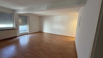 3-Zimmer-Wohnung mit Südbalkon und ein Duplex Garagenstellplatz frei ab sofort