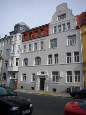 TOP Altbau-Dachgeschosswohnung mit Balkon - alte Optik, neue Technik, mit Massivholzdielen