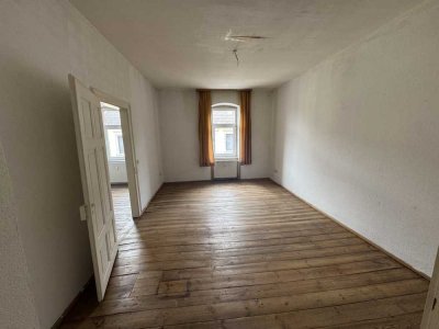 Eigentumswohnung 2 ZKB ca. 62m² im 3.OG in Pirmasens zu Verkaufen (Renovierungsbedürftig)