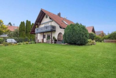 Zweifamilienhaus in ruhiger Lage mit großem Garten - zeitnah bezugsbereit