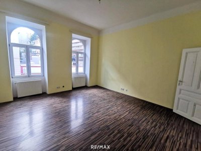 1 Zimmer Wohnungen, 2 Stück im gleichen Haus, zum sanieren. Im 1. + 3. Stock mit Aufzug.