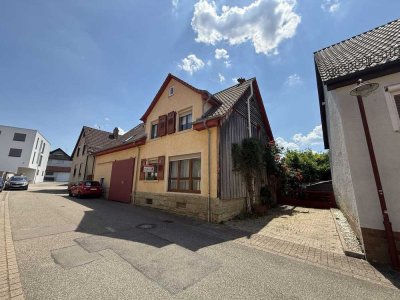 Einfamilienhaus mit viel Flair und Platz+schöner Garten+Keller+2 Garagen