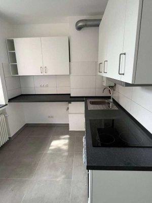 Sehr schöne kernsanierte 2-Zimmer-Wohnung mit Balkon
