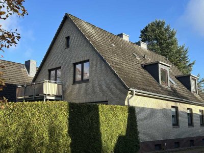 Kleines Zinshaus ( 4 Wohneinheiten ), Hamburg-Niendorf mit 2 Garagen und 7 PKW-Stellplätzen