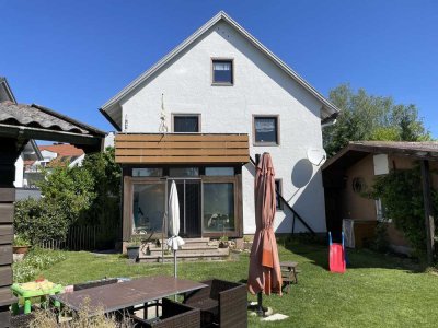 MIT BAUPLATZ: FLEXIBLES ZWEIFAMILIENHAUS