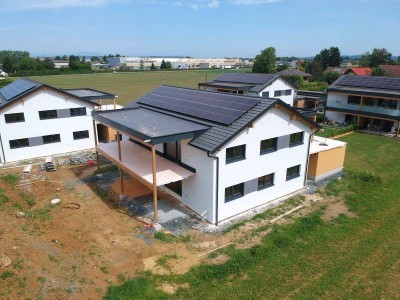 Nur mehr 3 verfügbar: Wunderschöne, vermietete Anlegerwohnungen (72m²) mit überdachten Terrassen, traumhaften Eigengärten und Riegersburgblick bei Fürstenfeld! Provisionsfrei!