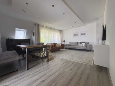 Von Privat: Großzügige Vier-Zimmer-Maisonettewohnung in Haunstetten