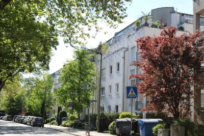 Besondere 4-Zimmer-Maisonettewohnung mit 4 Balkonen & Tiefgarage in Fürth – Nähe Wiesengrund