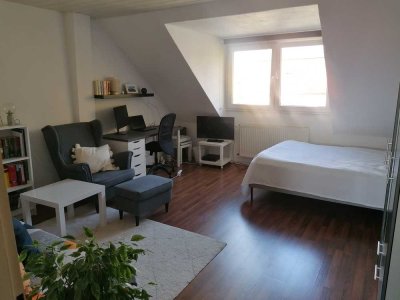 Charmante 1-Zimmer-Wohnung mit großer Wohnküche im Saarlandstraßenviertel