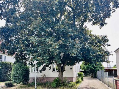 Helle, kleine 3,5 bis 4-Zimmer-Whg. mit Stellplätzen