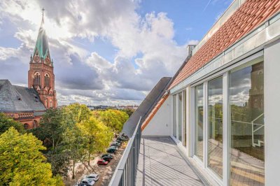 Erstbezug in Platzlage: Galeriewohnung im Dach mit Aufzug und Hybridheizung für Gas und Solarenergie