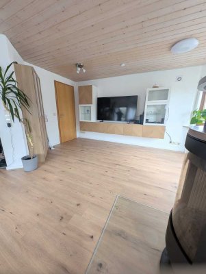 Charmante & frisch renovierte Dachgeschosswohnung mit sonniger Loggia – ein Zuhause zum Wohlfühlen