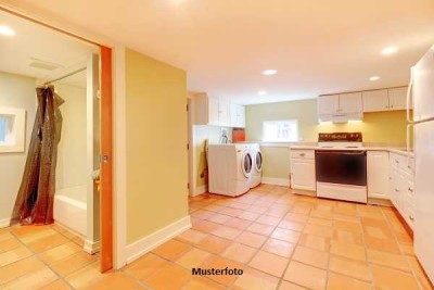 Souterrain-Wohnung, Terrasse, Garten, Stellplatz