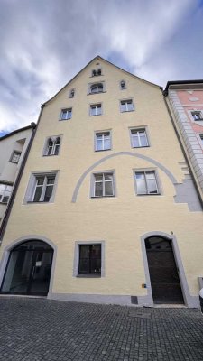 ***In der Mitte! Haus in der teuersten Lage Regensburgs***