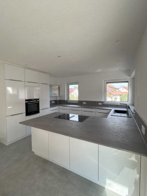 Helle und großzügige 4-Zimmer-Neubauwohnung mit Garten und hochwertiger Ausstattung