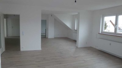 Schöne 4 Zimmer DG-Wohnung mit EBK