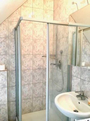 Ansprechende und modernisierte 3-Raum-DG-Wohnung mit Balkon in Kirrweiler